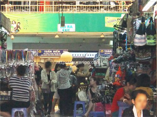 旧市街地にあるドンスアン市場はハノイ中心部で最大級の市場。