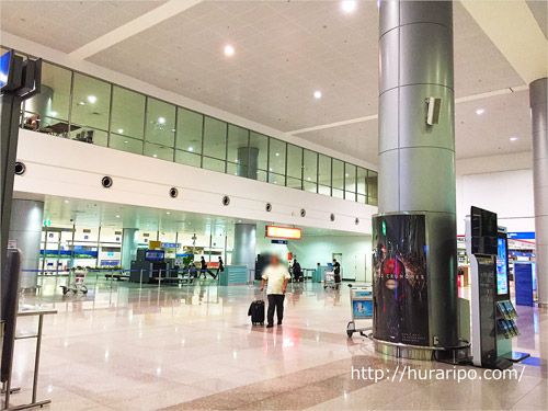 早朝5時のホーチミンタンソンニャット国際空港は、旅行客が少なくガランとしている